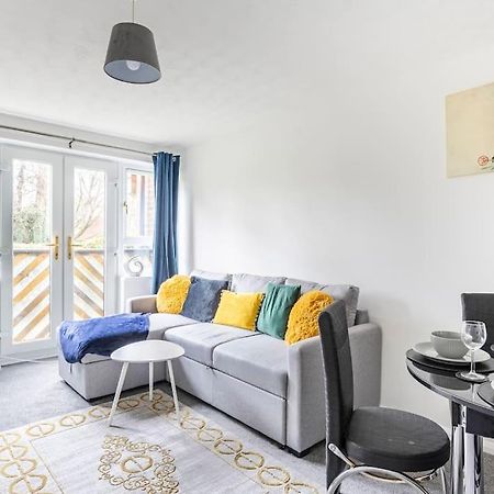 Two Bedroom Flat Near Colchester Hospital With Free Parking And Internet Mile End 외부 사진