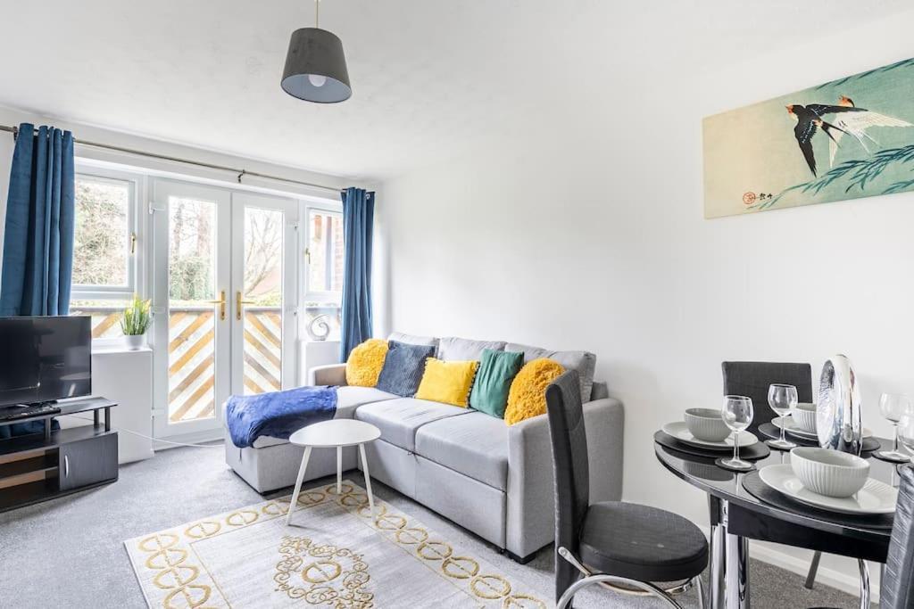 Two Bedroom Flat Near Colchester Hospital With Free Parking And Internet Mile End 외부 사진