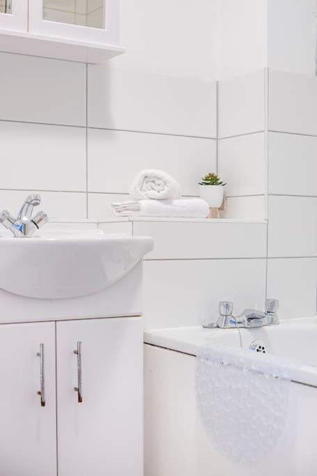 Two Bedroom Flat Near Colchester Hospital With Free Parking And Internet Mile End 외부 사진