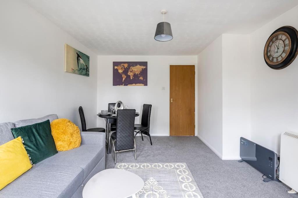 Two Bedroom Flat Near Colchester Hospital With Free Parking And Internet Mile End 외부 사진