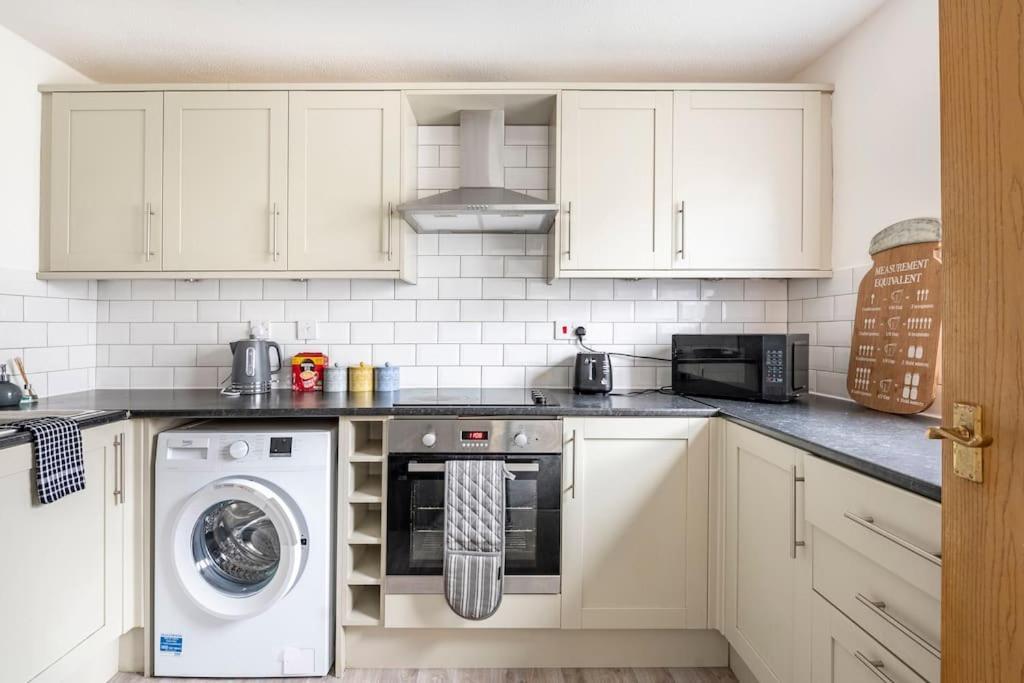 Two Bedroom Flat Near Colchester Hospital With Free Parking And Internet Mile End 외부 사진