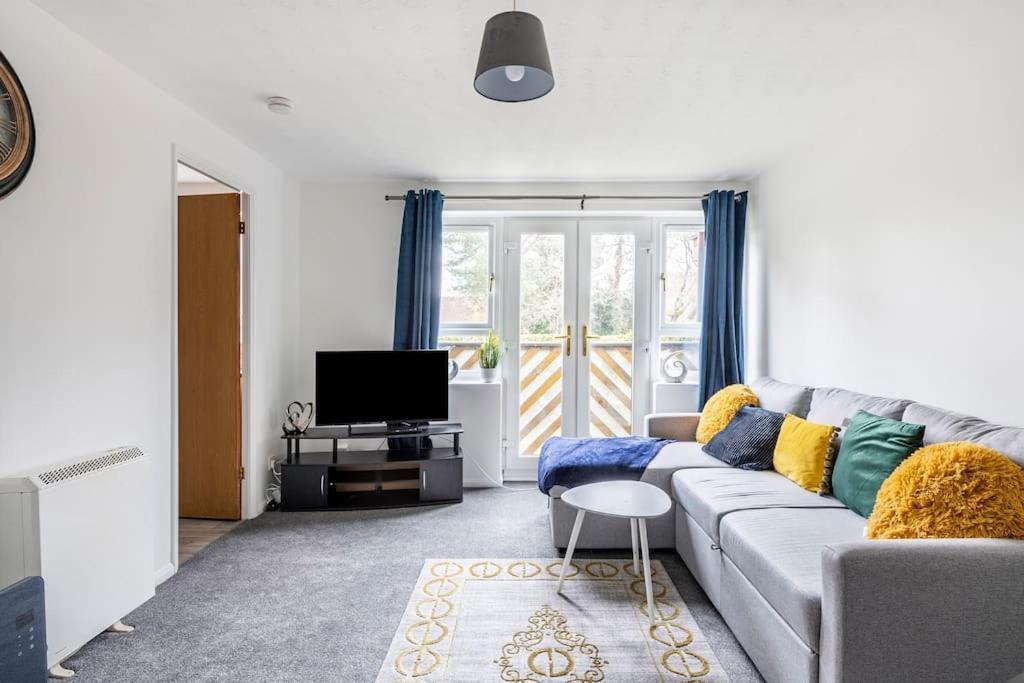 Two Bedroom Flat Near Colchester Hospital With Free Parking And Internet Mile End 외부 사진