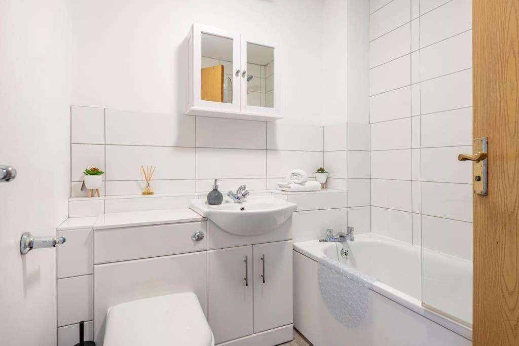 Two Bedroom Flat Near Colchester Hospital With Free Parking And Internet Mile End 외부 사진
